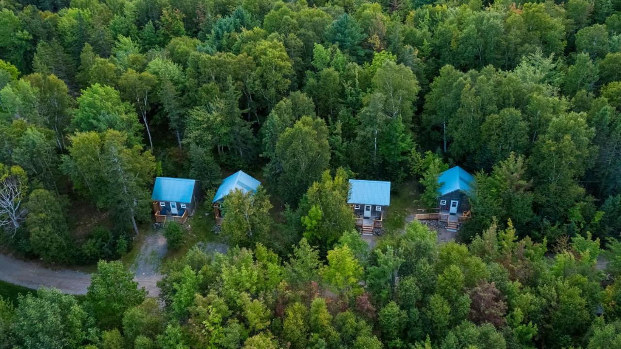 Trailside Accommodations And Outdoor Adventures Birch Plain Exterior foto