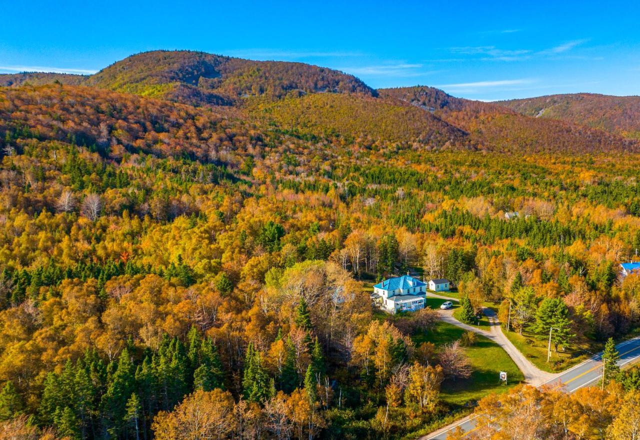 Trailside Accommodations And Outdoor Adventures Birch Plain Exterior foto